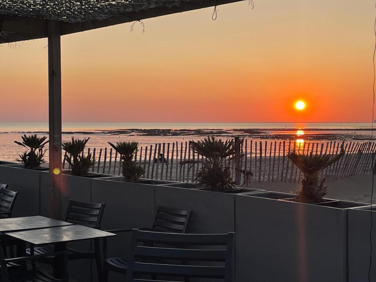 Acadie Saint Victor - Hotel Restaurant - Face Mer - Chatelaillon Plage Екстер'єр фото
