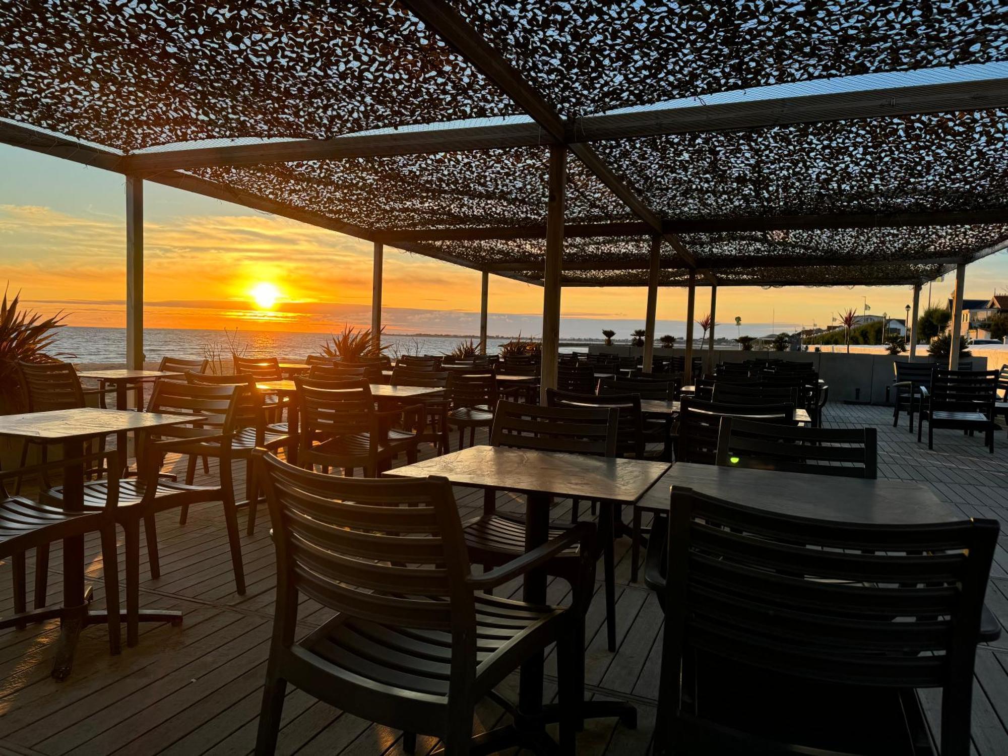 Acadie Saint Victor - Hotel Restaurant - Face Mer - Chatelaillon Plage Екстер'єр фото